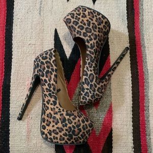 leopard print forever 21 size 6 platform heels